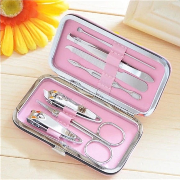 LAST 1!! Hello kitty manicure Set - Picture 2 of 3